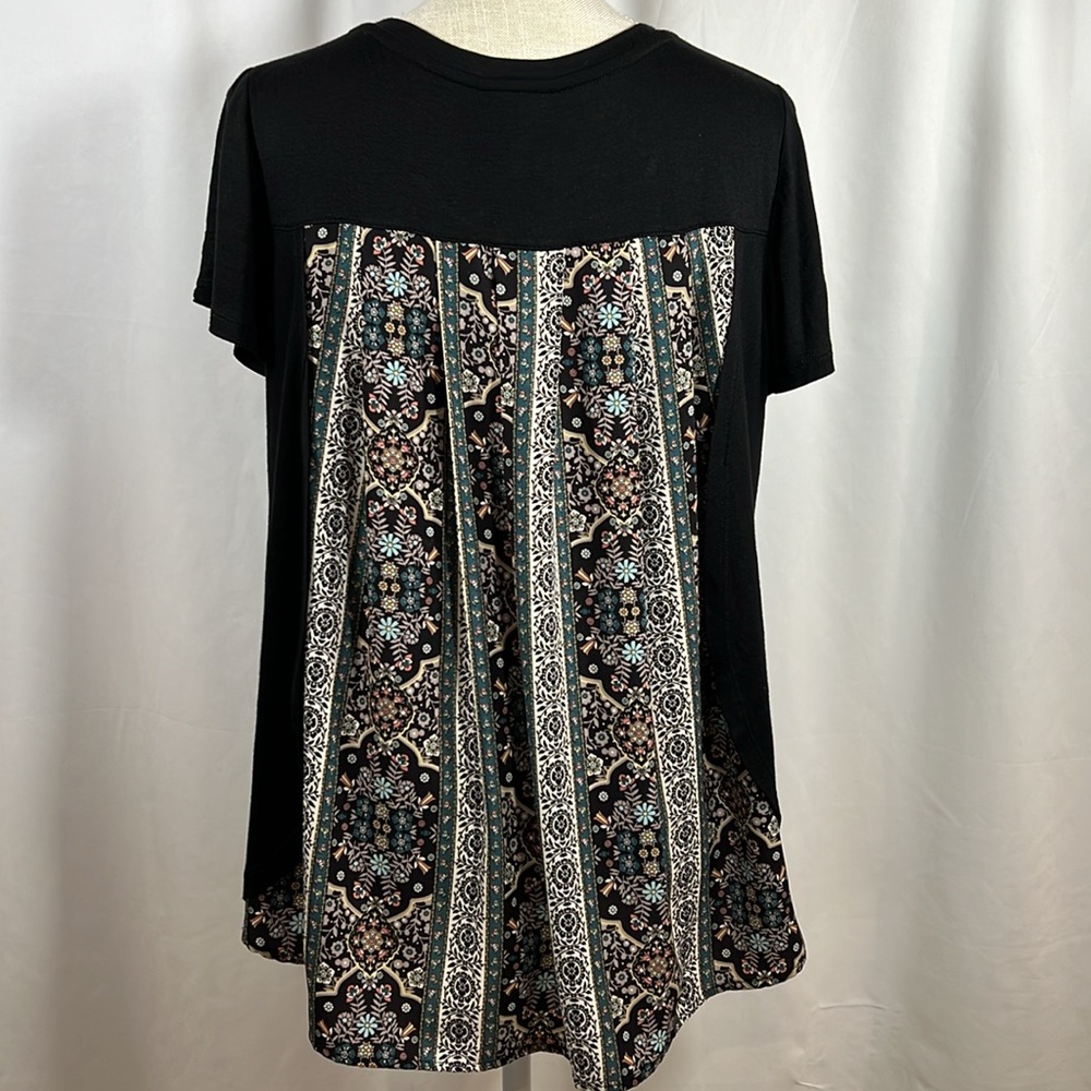 Collection by Bobeau Women’s Black and Floral Shirt Size M